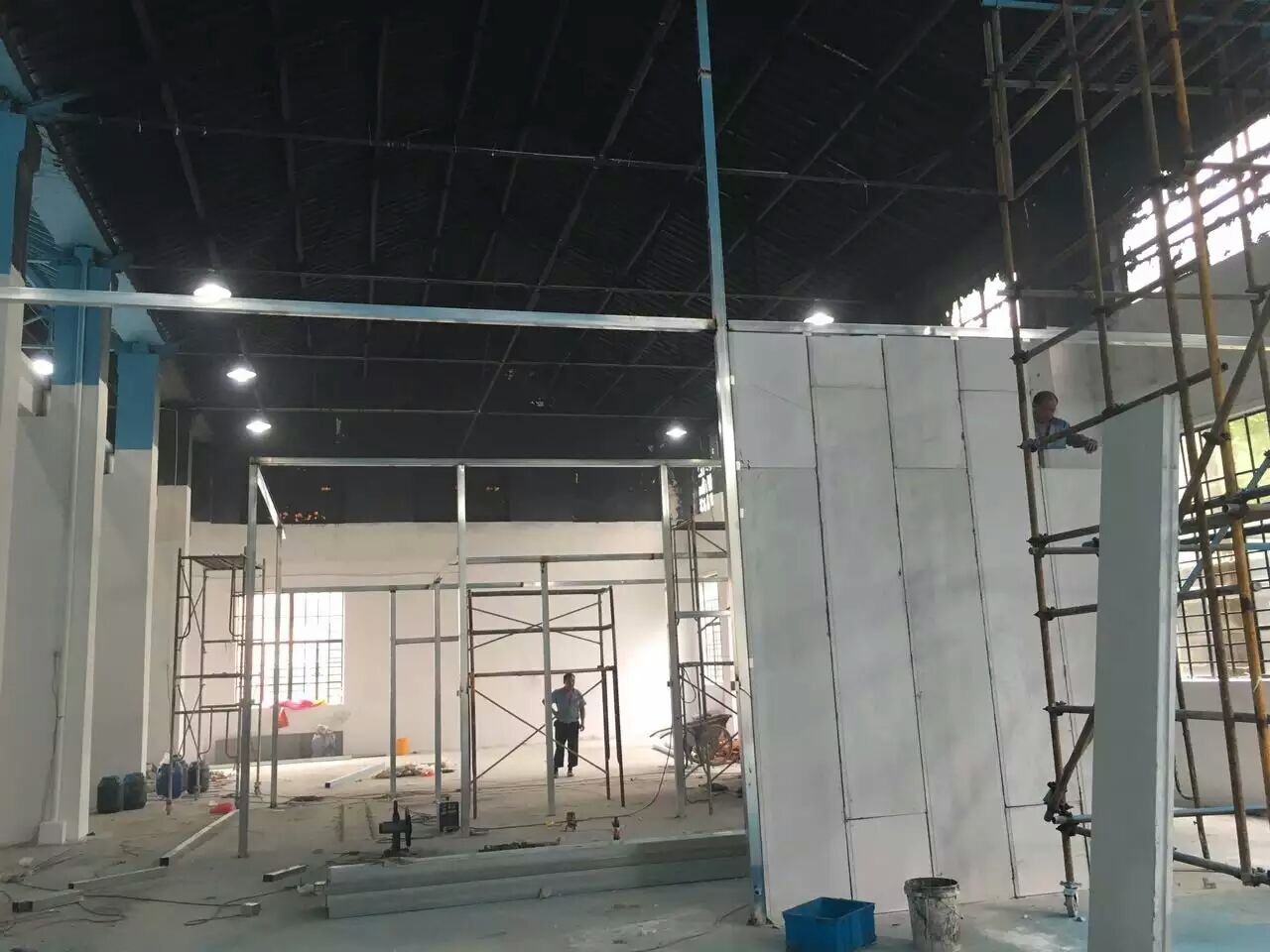 轻质隔墙板钢结构工厂案例
